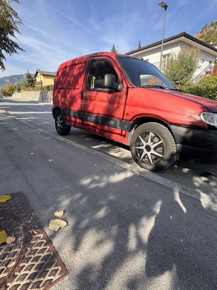 Citroën Veicoli commerciali: Citroen berlingo 1.8d – Usato da Sierre venduto da ped_b652 3