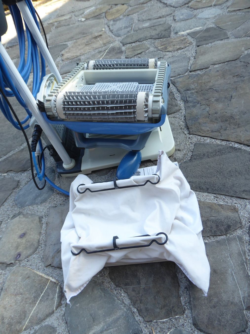 Dolphin Accessori per Piscine: Poolroboter Dolphin M200 – Usato da Saanen venduto da Chrisvg 4