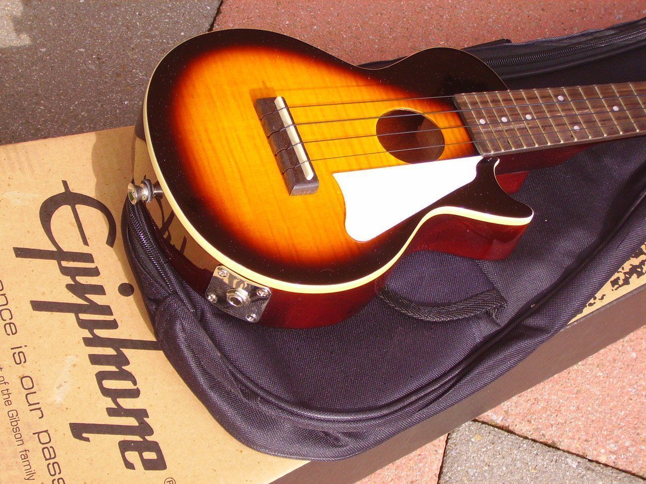 Epiphone Strumenti musicali: spezielle Sopran-Ukulele EPIPHONE – Nuovo (secondo la descrizione) da Wöschnau venduto da Musikhaus-Luethy5012 1