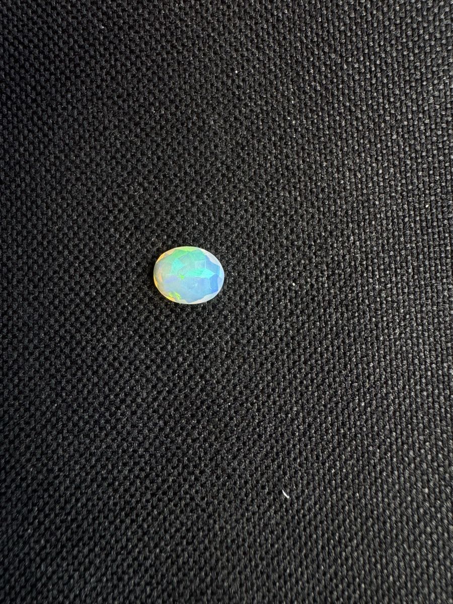 Edelsteine: Äthiopischer Opal 1.7 ct – Neu und originalverpackt aus Wängi von Horus90