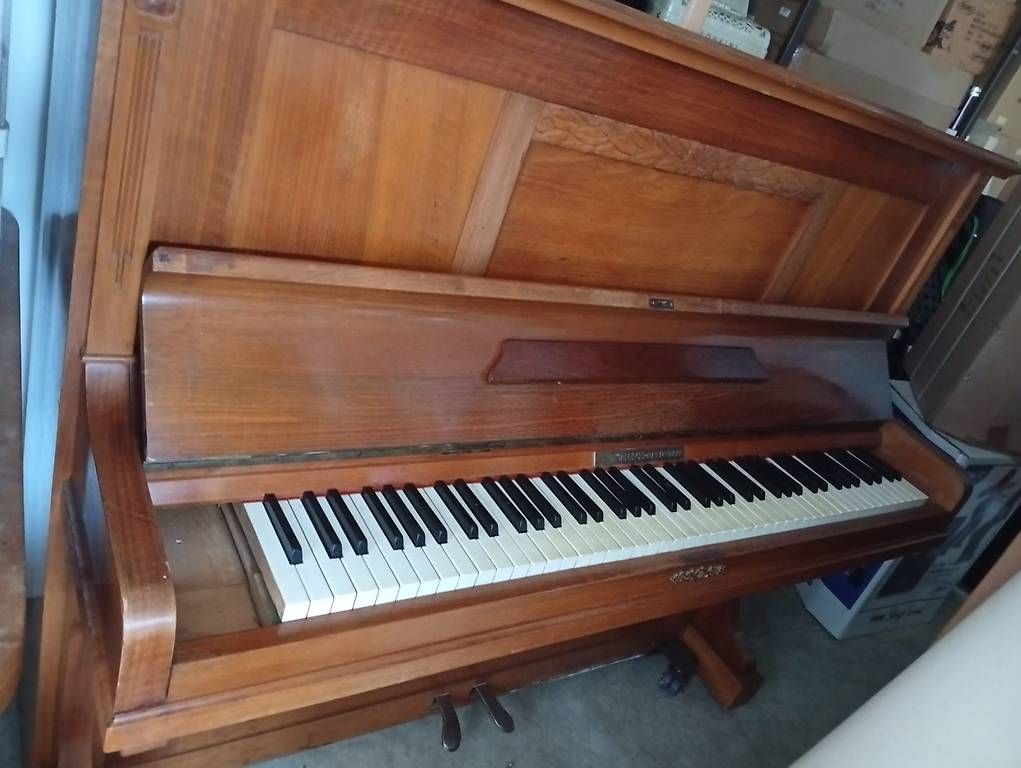 Strumenti musicali: Wand Holz Klavier – Usato da Muttenz venduto da mus_c9gh