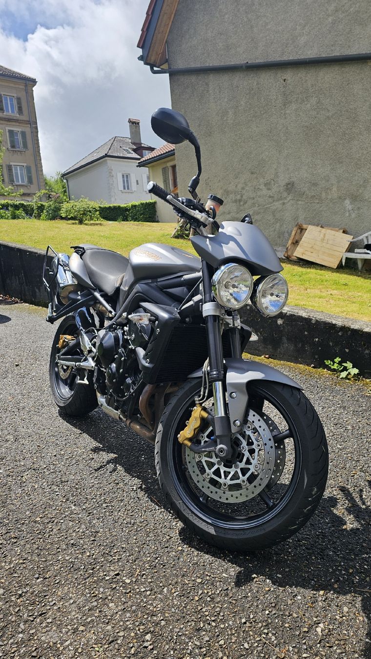 Strada: Triumph Street Triple 675 R – Usato da La Chaux-de-Fonds venduto da little_bubble 1