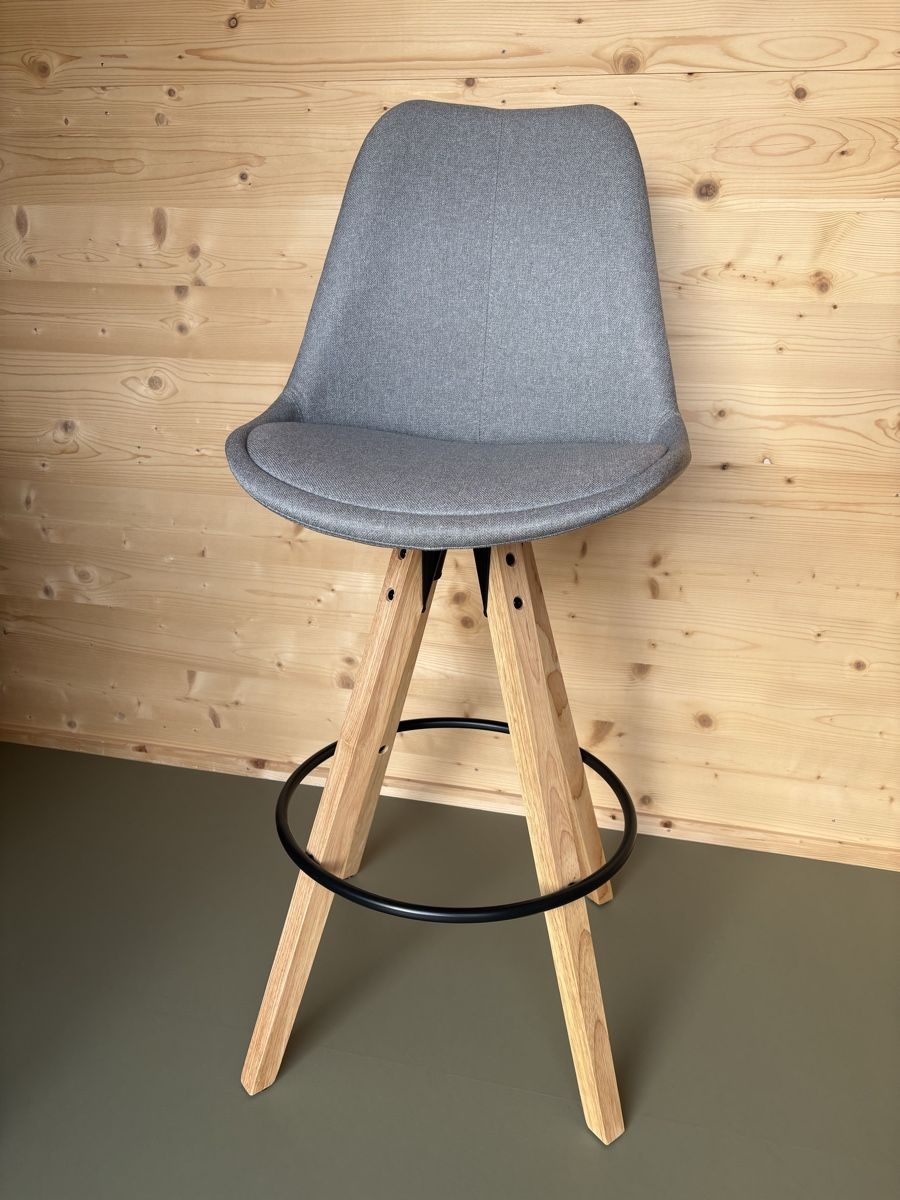Micasa Set di tavolo e panche: Hochtisch mit vier Stühlen/Barhocker – Usato da Uster venduto da Carpenter1 2