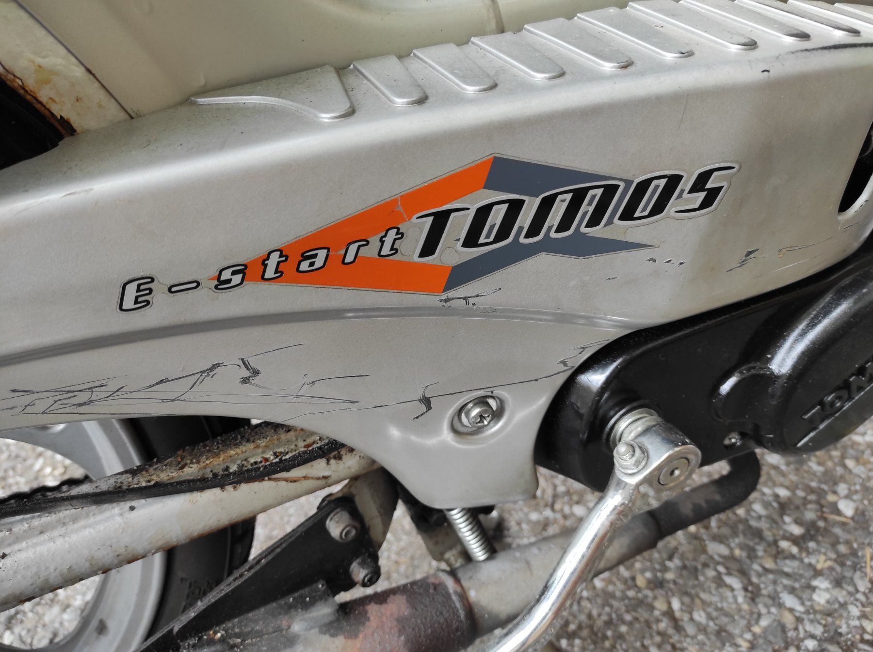 Mofas: Mofa tomos quadro e-start,mit Ausweis, fahrbar.. – Defekt aus Wädenswil von Patriots 3