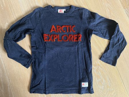 AO76 SUPER T-SHIRT MANCHES LONGUES T 8 ans EN BON ÉTAT