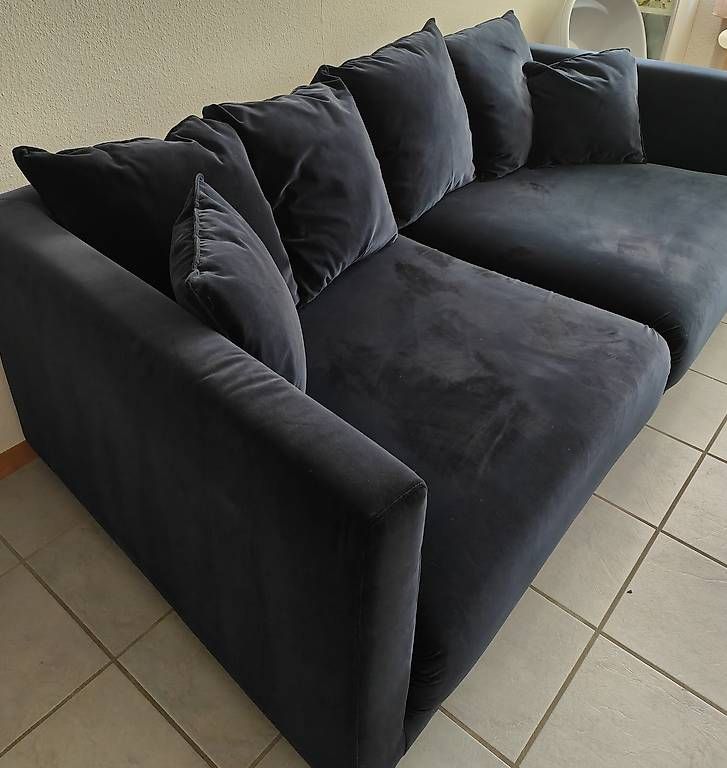 Sofas: IKEA STOCKHOLM 3-Sitzer Sofa  dunkelblauer Samt – D'occasion à Bennwil par Riicolaaaa 1