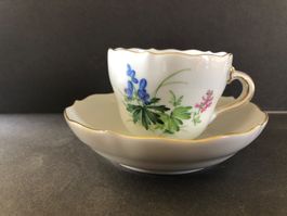 Meissen, Moccatasse, Wiesenblumen, Goldrand