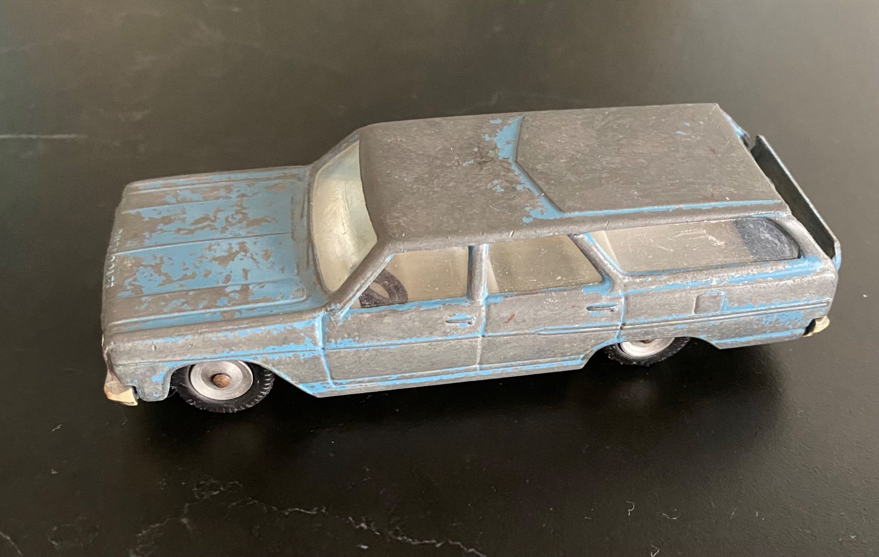 Modellini d'auto: 2 seltene Modellautos mit offener Heckklappe – Usato da Staad SG venduto da gabi174 9
