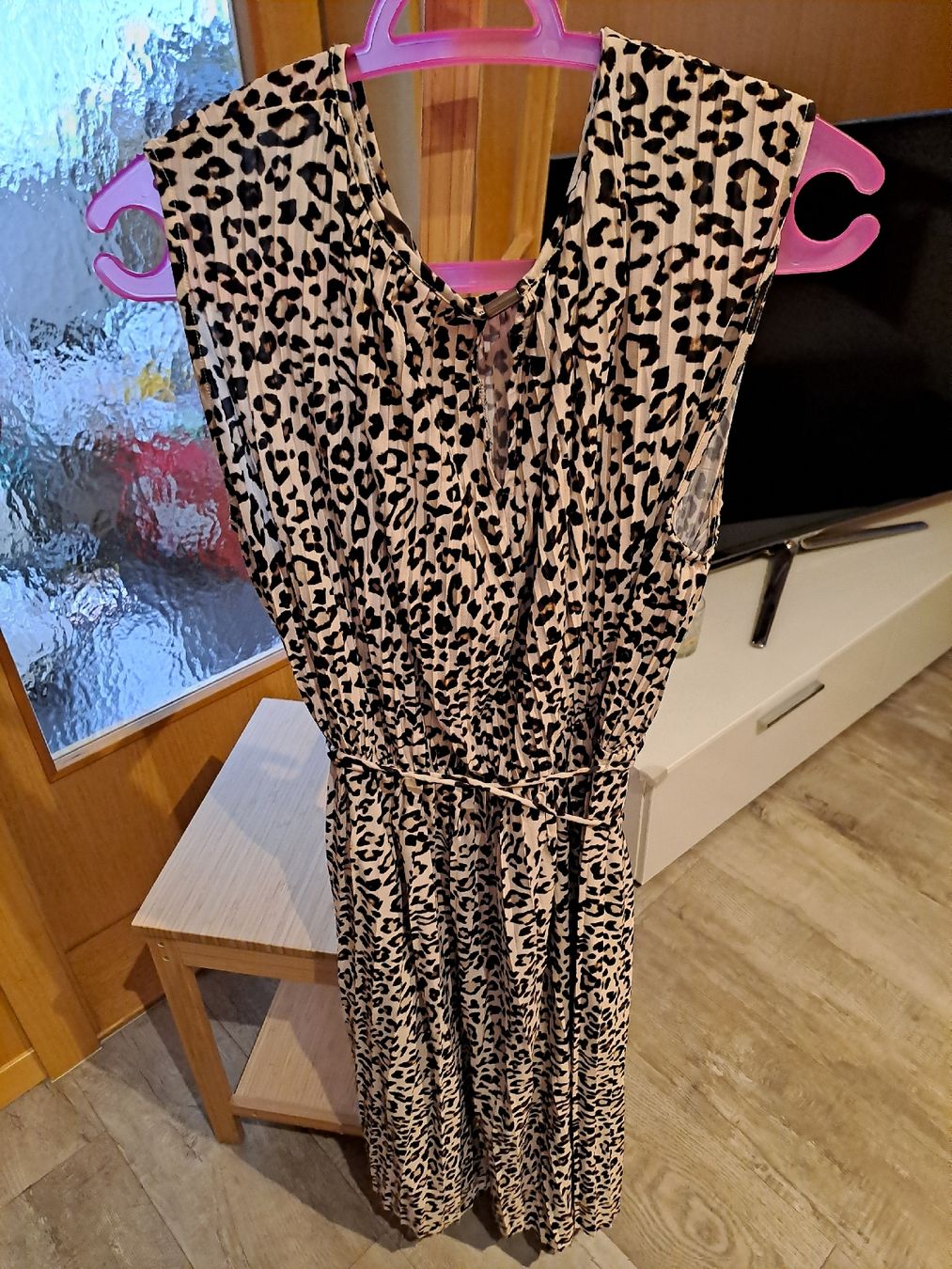 H&M Robes: H&M Kleid mit Leopardenmuster Grösse M  – D'occasion à Rickenbach LU par bishiida 2