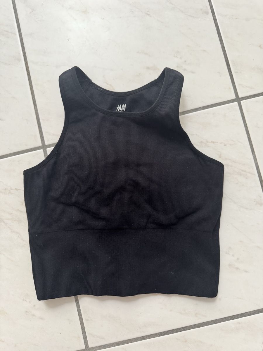 H&M Tops: Sport top size S H&M – D'occasion à Porza par kaj_d5q7