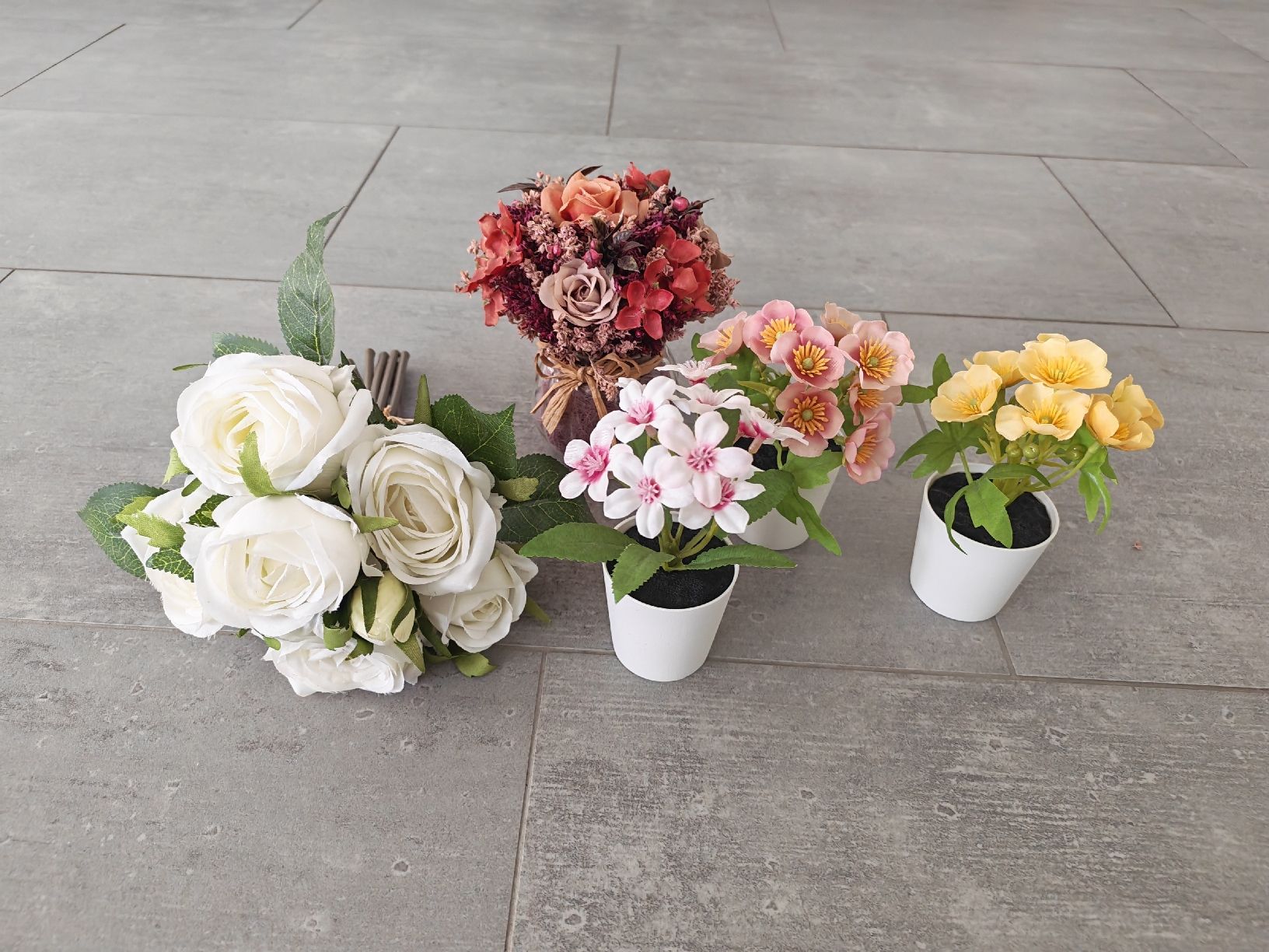 Tutte le decorazioni: Vibrant Artificial Flower Bouquets – Nuovo (secondo la descrizione) da Büsserach venduto da mis_fg52 2