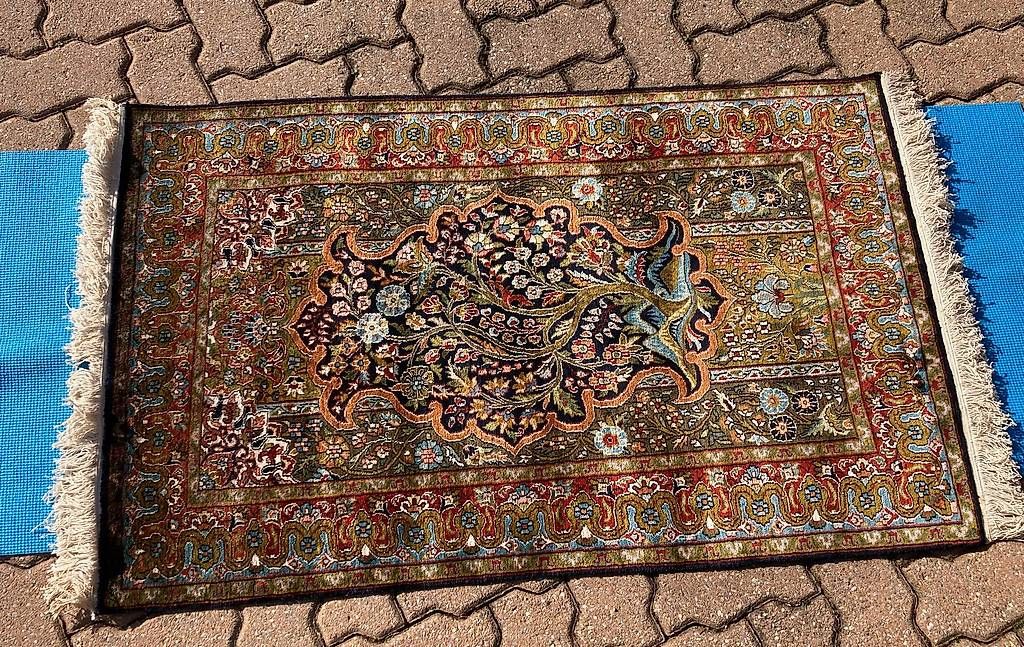 Teppiche: Teppich aus Seide – Gebraucht aus Hermrigen von syl_q28y 1