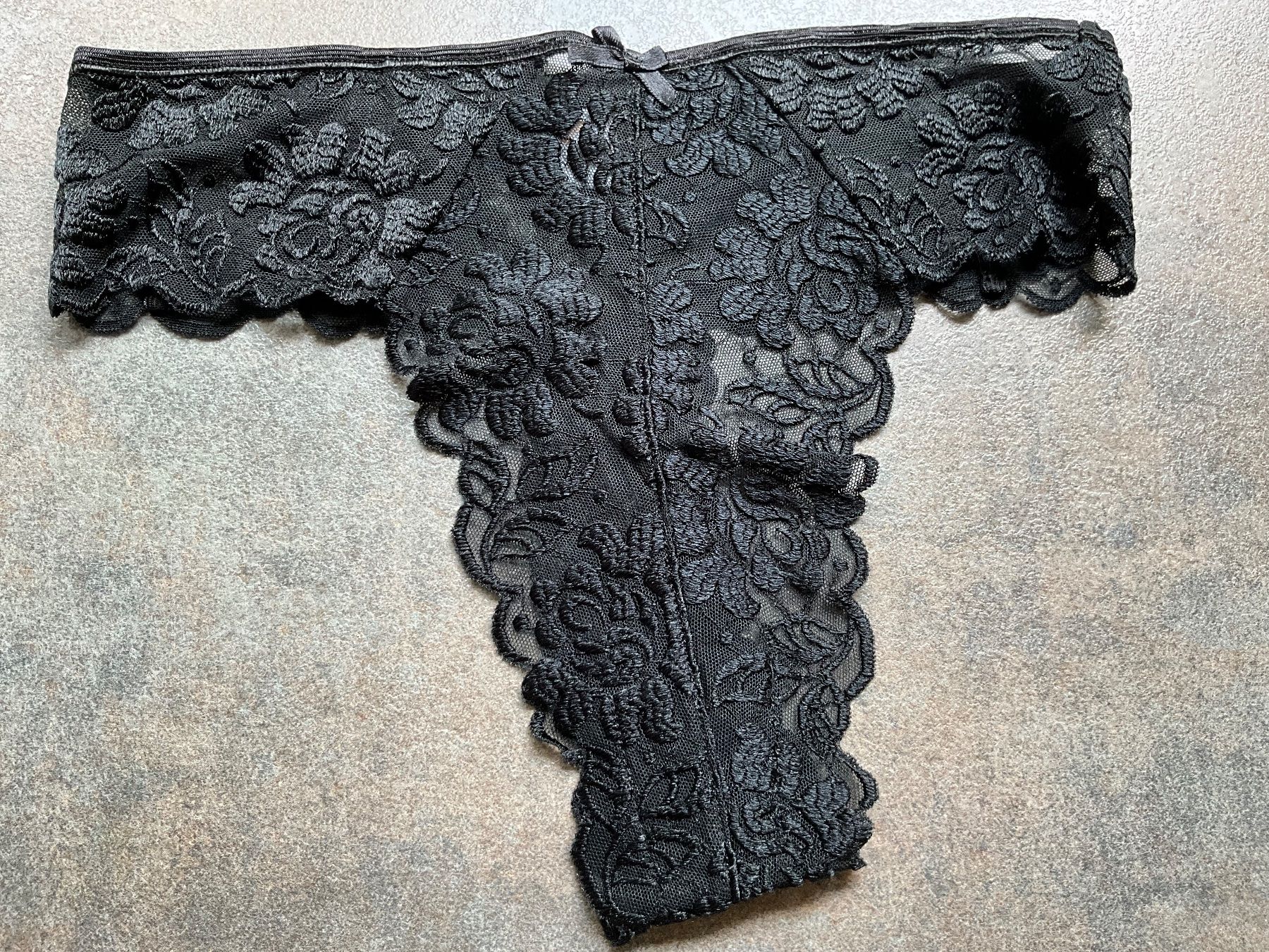 Autres dessous: String Ripcosa Damen Farbe schwarz Größe 40 – D'occasion à Basel par elster1986
