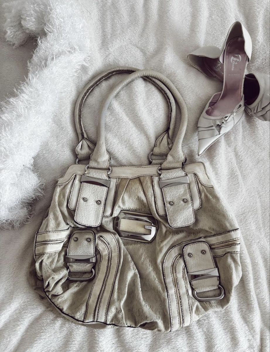 Guess Borse da donna: Vintage Guess big Shoulderbag – Usato da St. Gallen venduto da thevintagera