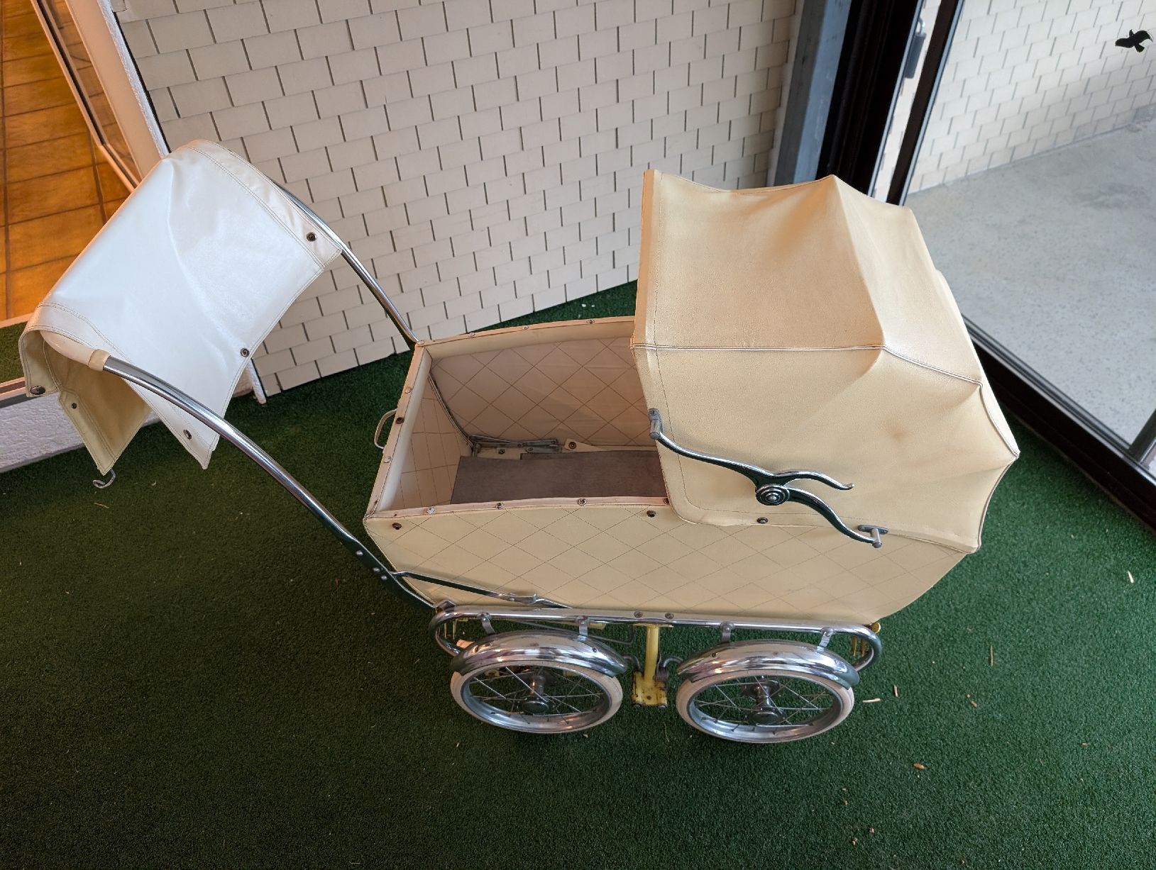 Carrozzine: Antiker Kinderwagen beige – Usato da Schleitheim venduto da Norton2010 2