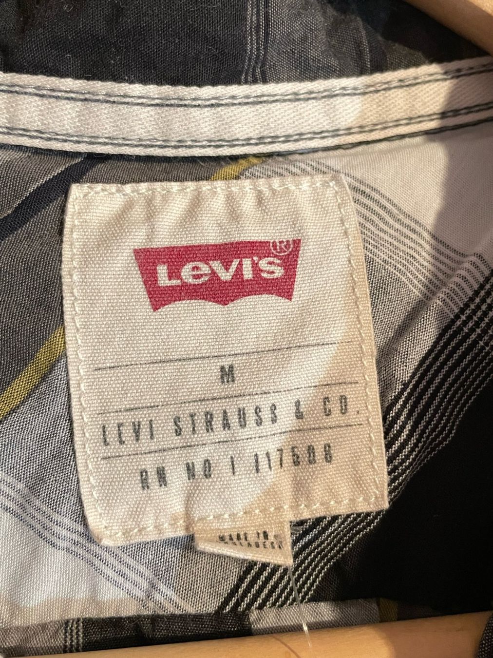 Levi's Hemden: LEVI'S CHECKED SHORT SLEEVES SHIRT SZ: M – Gebraucht aus Cortaillod von Stay_Alive_vintage 4