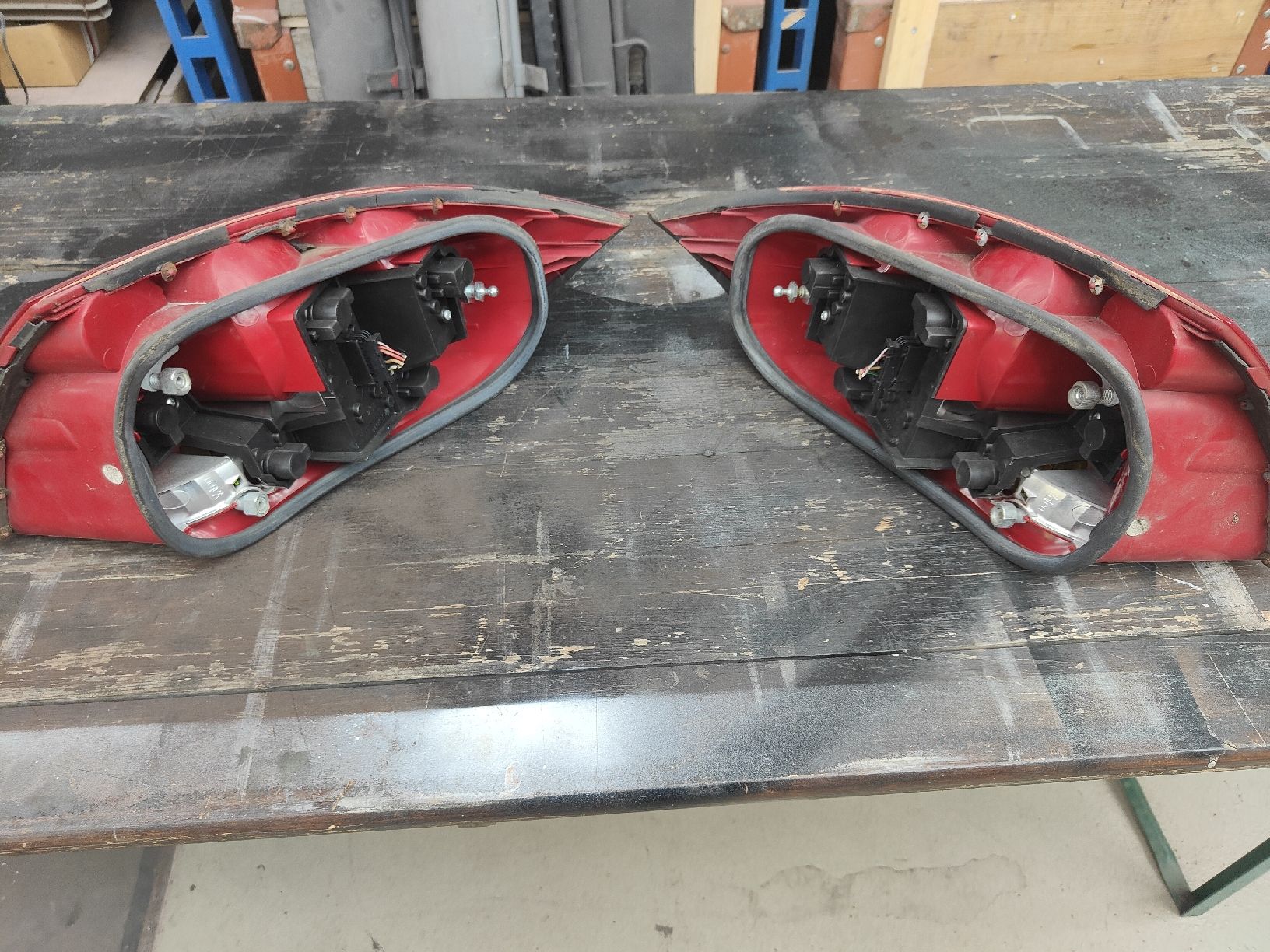 Audi Tutti pezzi di ricambio auto: Audi TT Rückleucheten Original – Usato da Egnach venduto da MAKIdesign 1