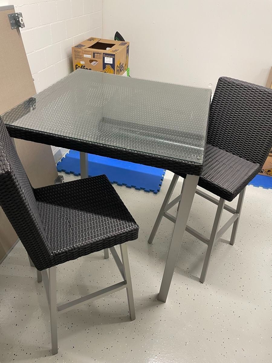 Tischset: Balkontisch Bartisch mit 2 Barstühlen Glasplatte – Gebraucht aus Menznau von CS1.6
