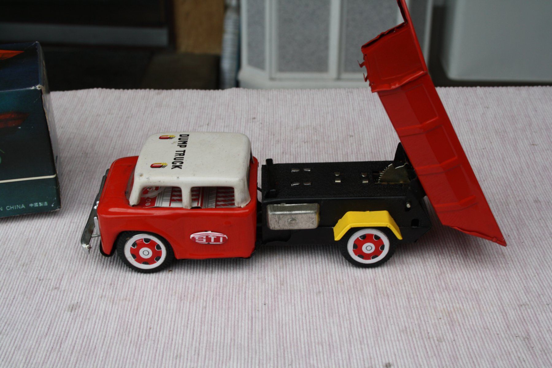 Spielzeuge: BLECH AUTO LKW KIPPER – Gebraucht aus Wauwil von Pneuedy 7