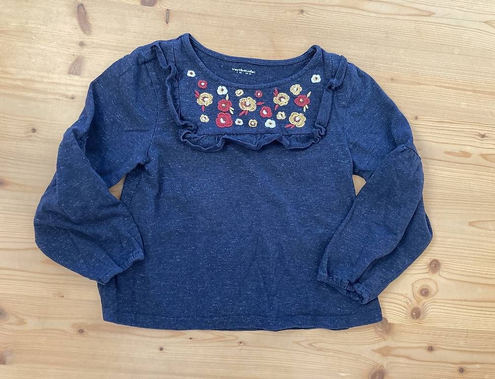 Camicette, T-shirt & Top: Oberteile Mädchen dunkelblau Gr.122/128 – Usato da Brunnadern venduto da Bumlebee 1