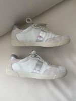 Perfekter Auftritt - stylischer Schuh von PRADA, weiss, 37