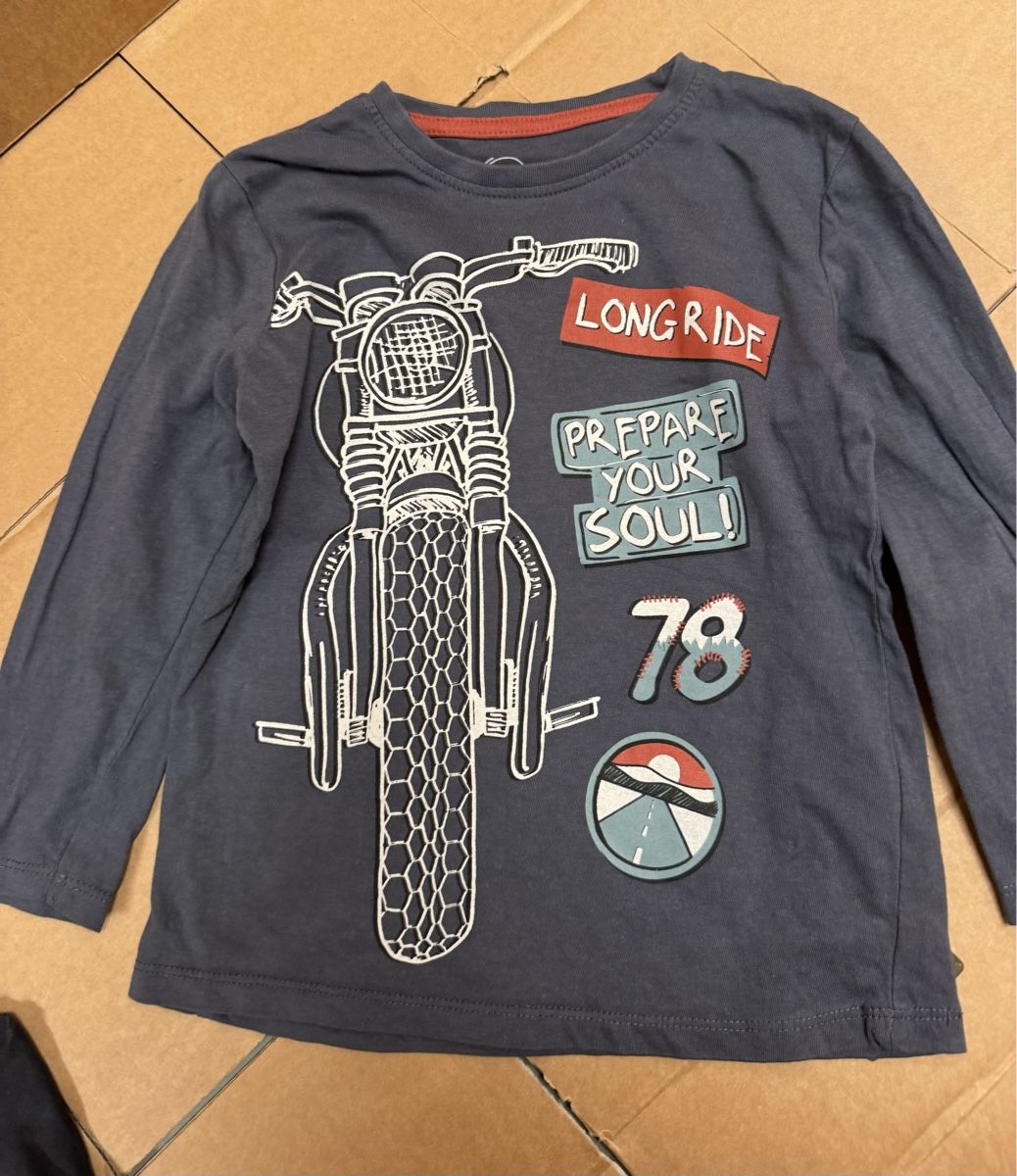 Hemden, T-Shirts & Polos: Kinder T-Shirt Langarm Grösse 110 – Gebraucht aus Zürich von zd_1965 5