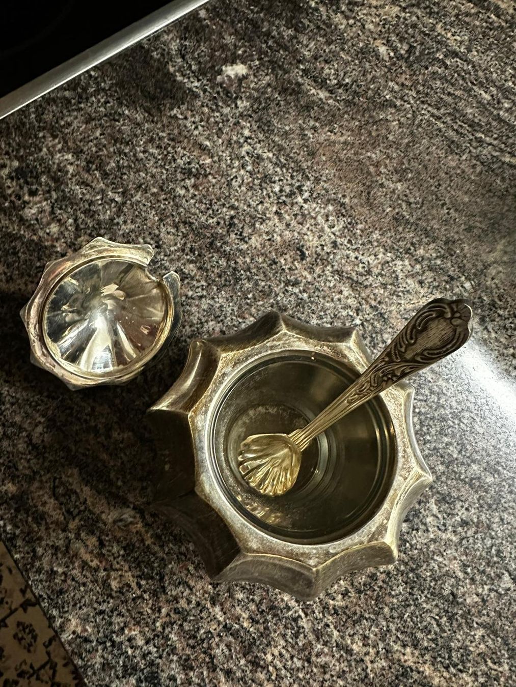 Zuccheriere: Versilberte Vintage Zuckerdose mit Löffel – Usato da Thalwil venduto da victoriaSog 2