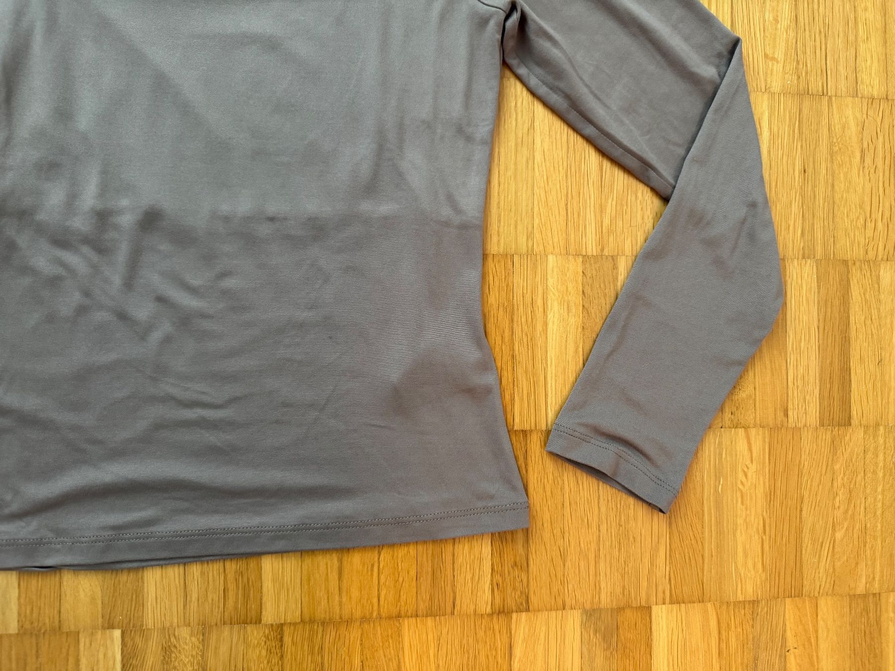 H&M T-shirt: H&M Trendiges Langarmshirt mit eckigem Ausschnitt, Grösse S – Usato da Jona venduto da Good_luck1_ 3