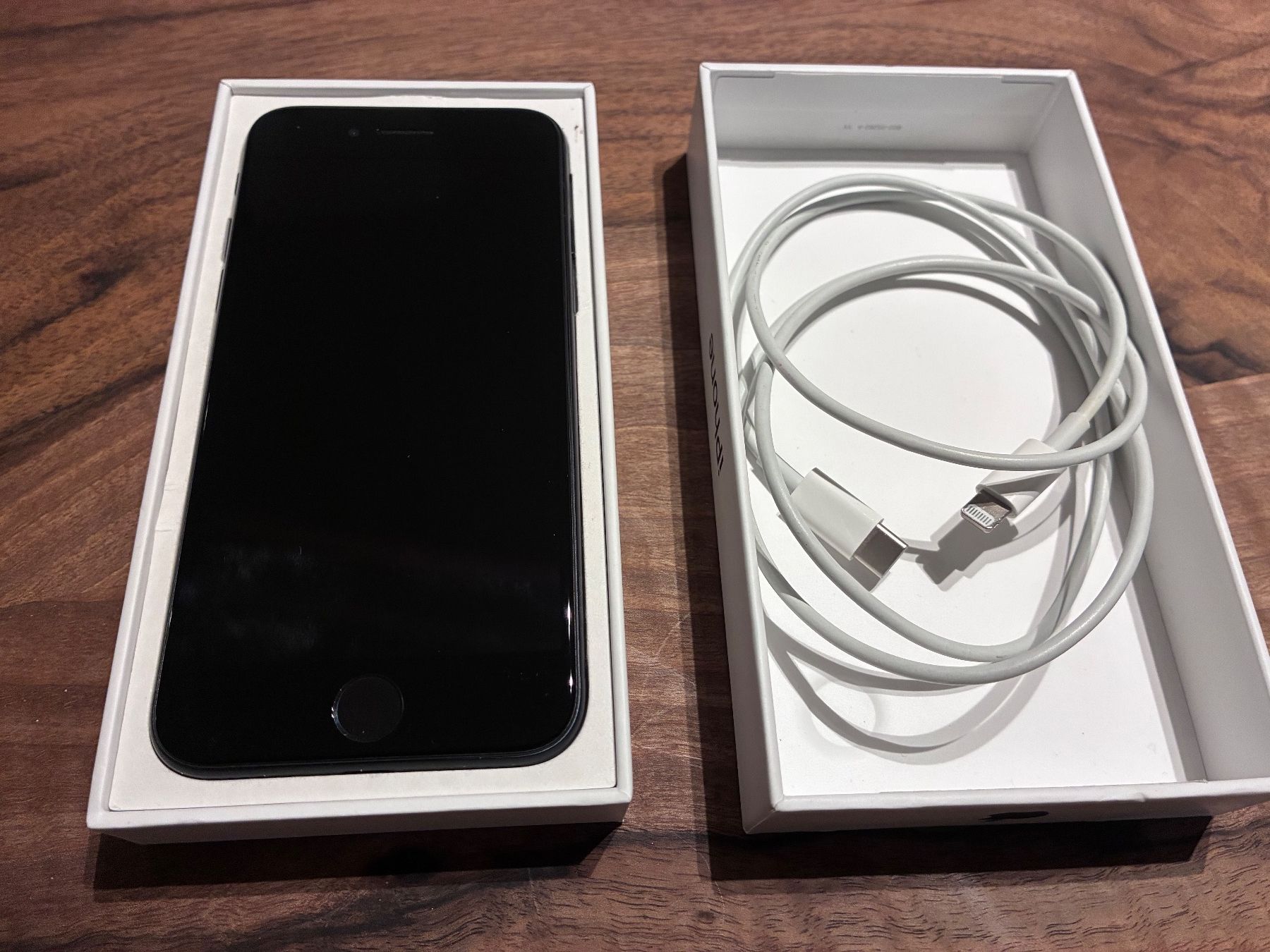 Apple Telefoni cellulari / Smartphones: iPhone SE – Usato da Jona venduto da Brigitte84 1