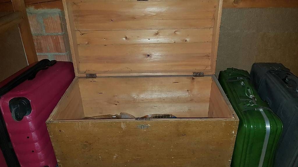 Cassapanche: Antike Holz Truhe – Usato da Muhen venduto da Gsell4