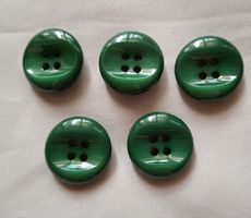 5 Waldgrüne Knöpfe, 26 mm.