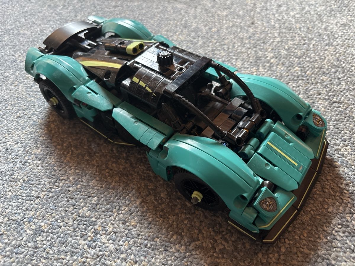 Lego Spielzeuge: LEGO Technic Aston Martin Valkyrie – Gebraucht aus Leimbach TG von TOAOT 1