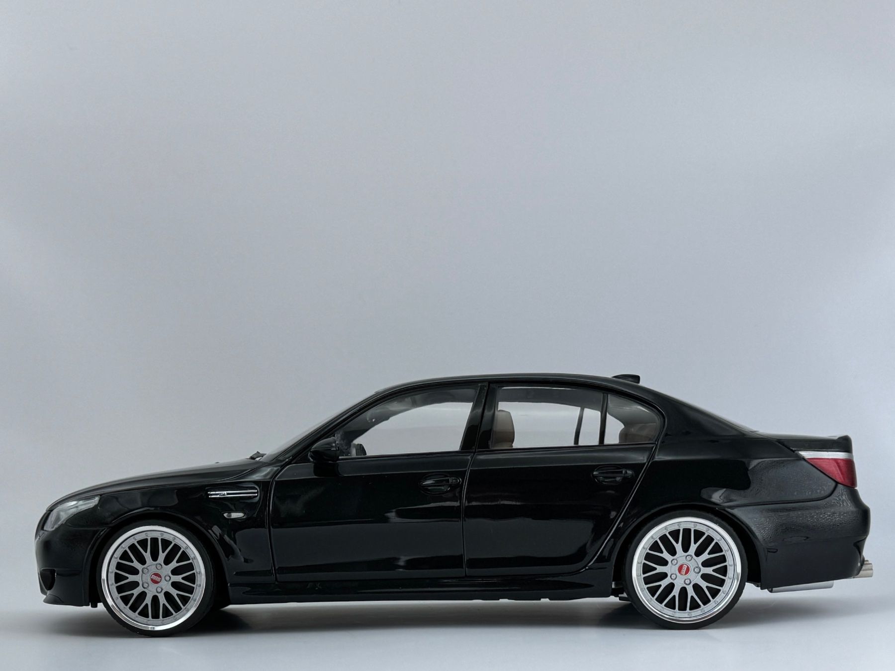 Kyosho Voitures modèles: 1:18 Kyosho BMW M5 E60 BBS Tuning – D'occasion à Baar par  2