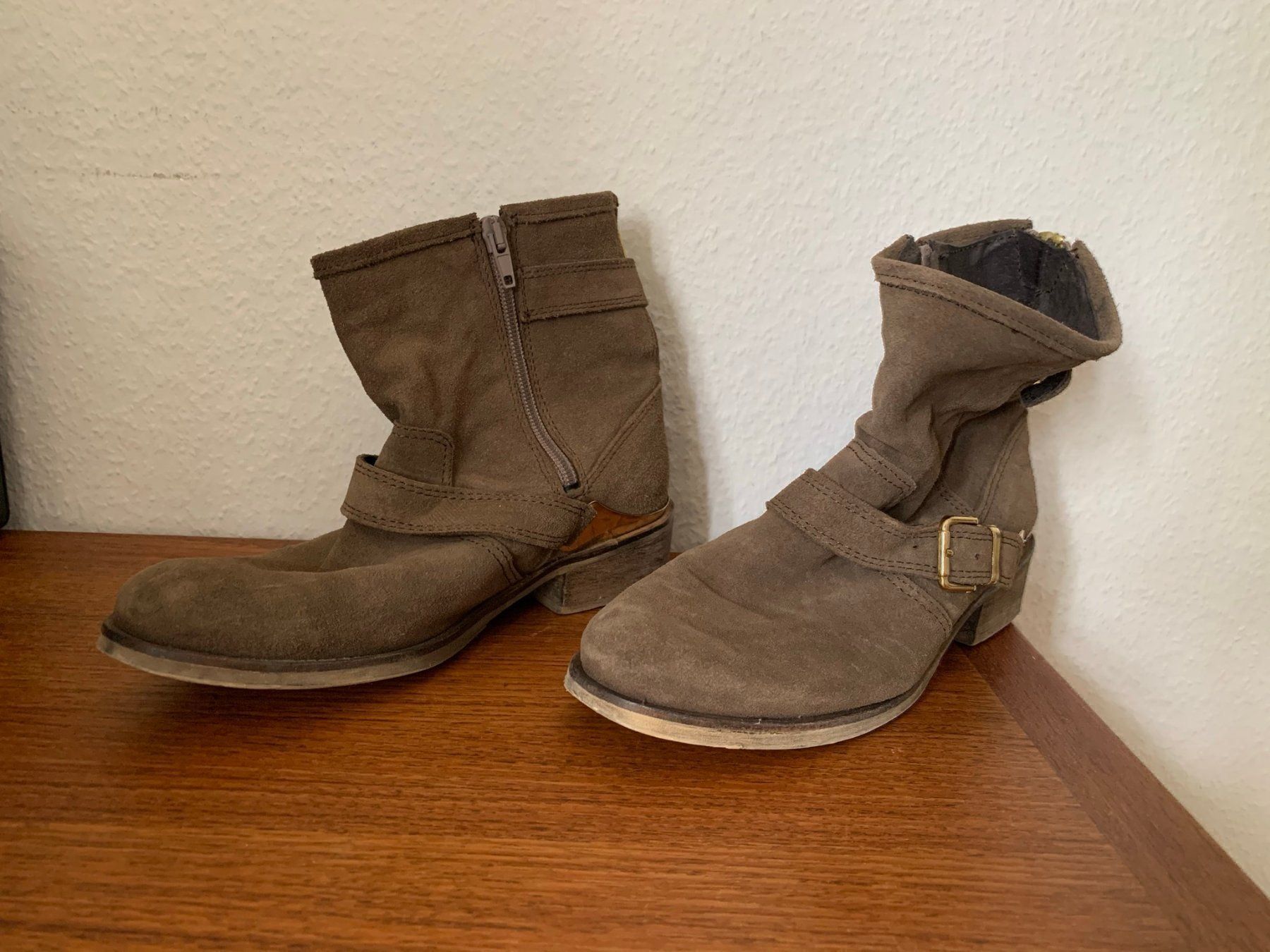 Scarpe da donna: OXMOX - Leder Stiefelette taupe 36 – Usato da Zürich venduto da Diazaio