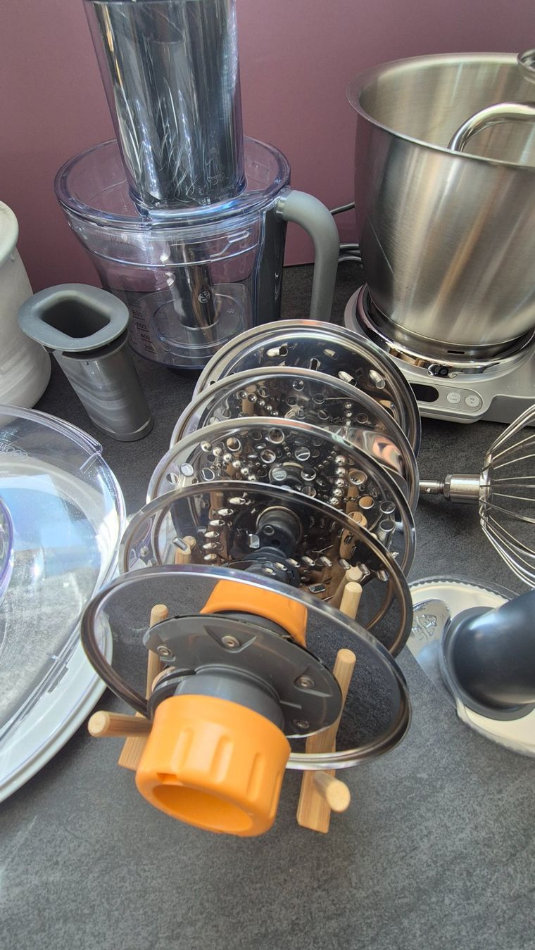 Kenwood Küchengeräte: Titanium Chef Baker XL Silber inkl. Eisbereiter & Reibe – Gebraucht aus Obfelden von rah_y6ml 3