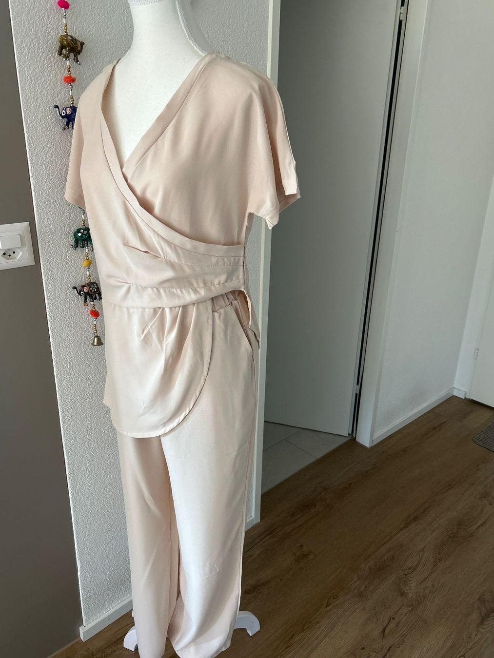 Kleiderpakete: Eleganter Damen 2 - Teiler beige Grösse M – Neu (gemäss Beschreibung) aus Brunnen von Nala2929 4