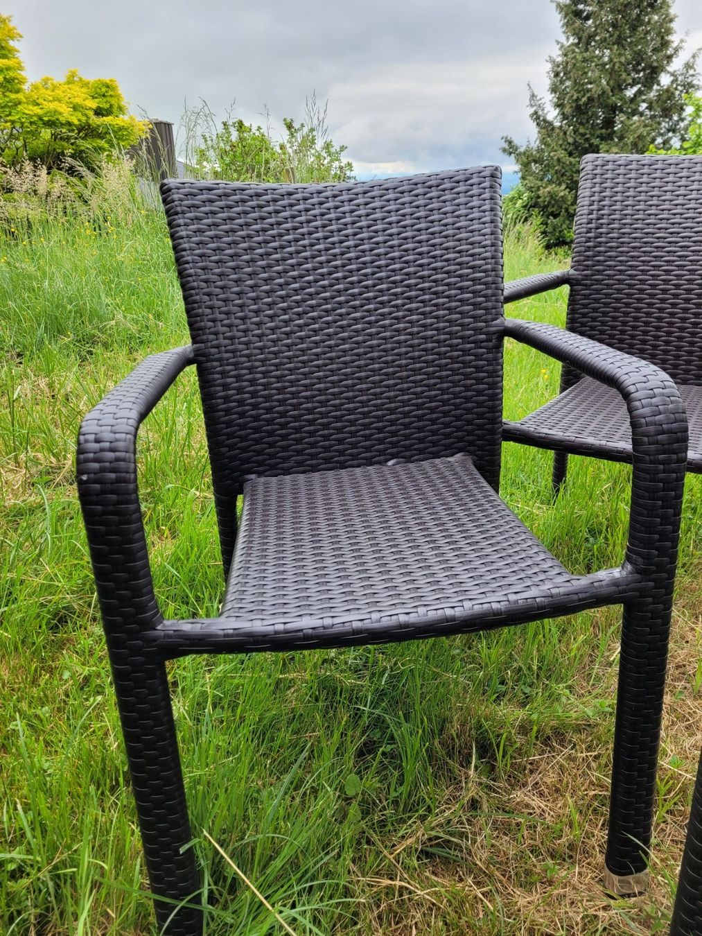 Stühle: Vier, stapelbare Gartenstühle – Gebraucht aus Perlen von  3