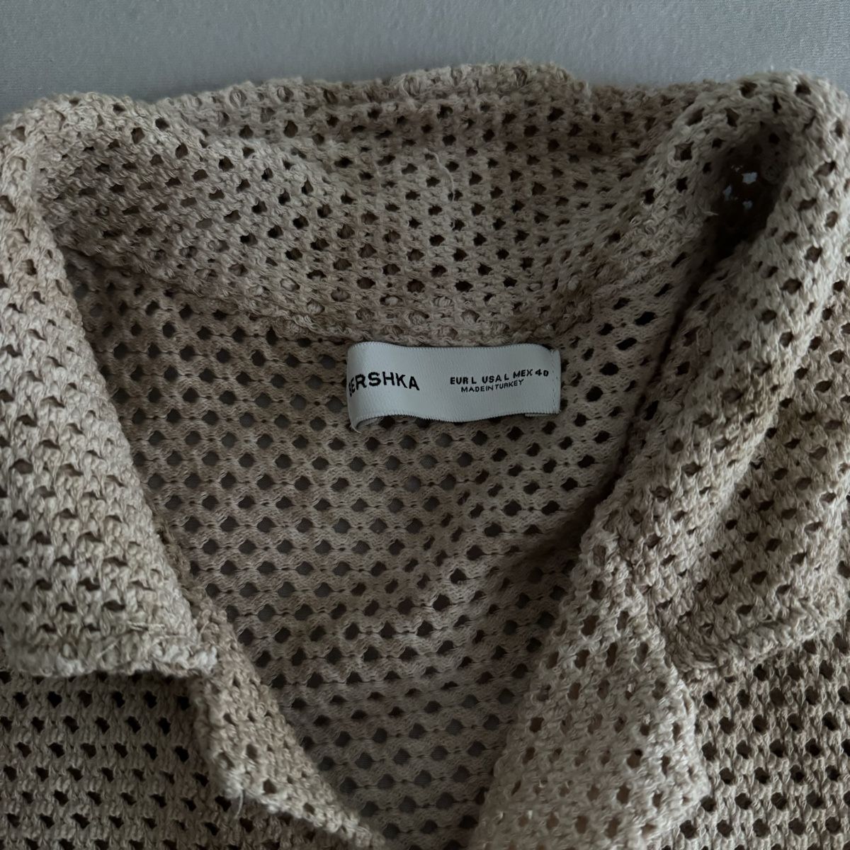Bershka Hemden: Bershka Hemd Beige Grösse L gelöchert – Gebraucht aus Hinwil von norisenya 1