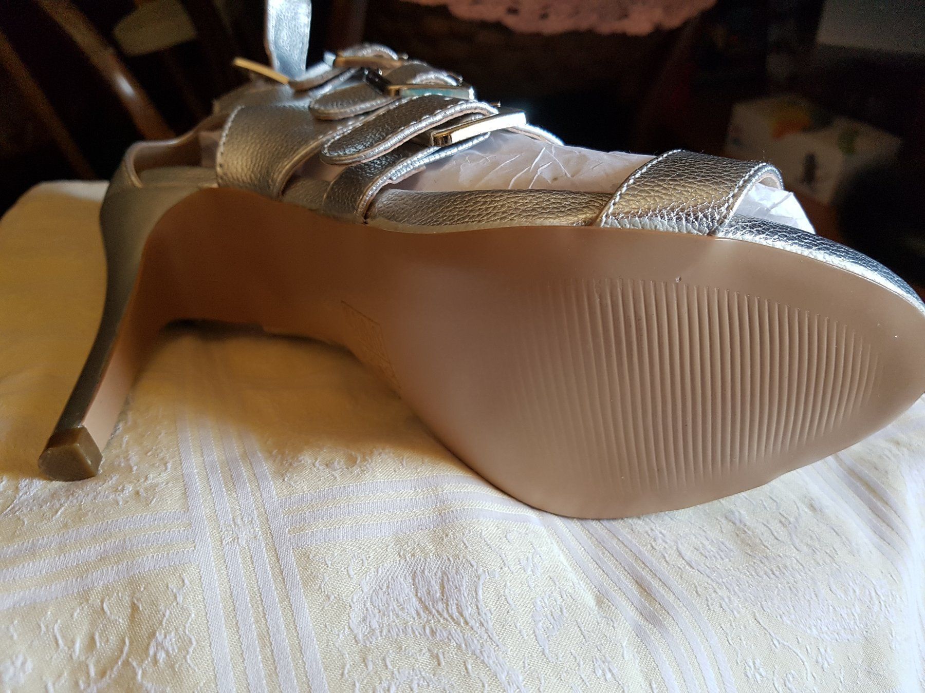 Damenschuhe: Sandale silver Gr, 39 – Neu und originalverpackt aus geroldswil von Gumball1 1
