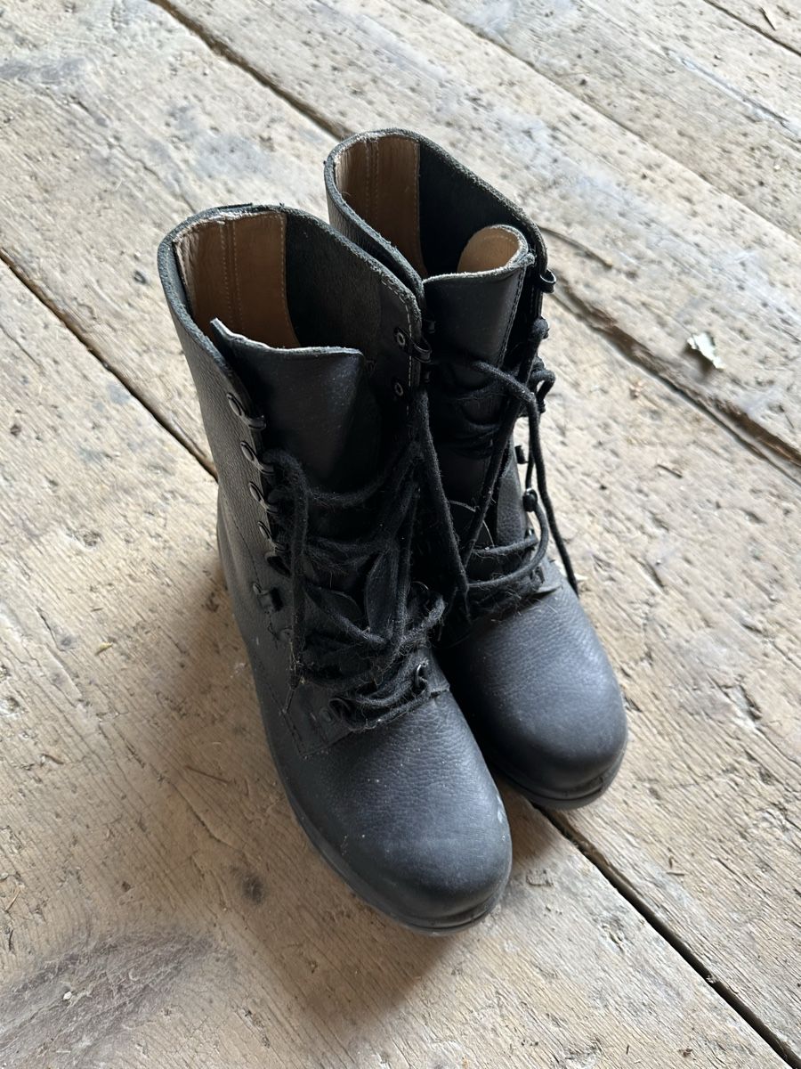 Scarpe da uomo: Chaussures armée Suisse neuve  – Nuovo (secondo la descrizione) da Pomy venduto da alex911
