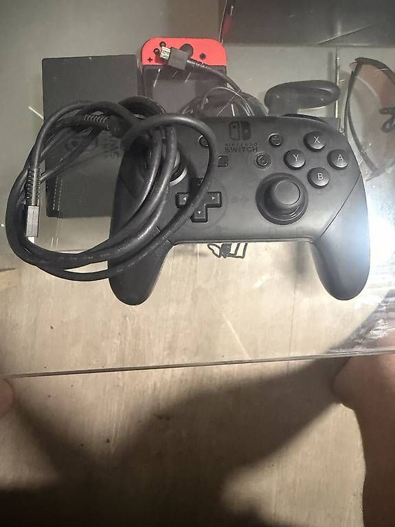 Controller: Nintendo pro Controller Wie Neu!! – Gebraucht aus Remetschwil von livio2002.