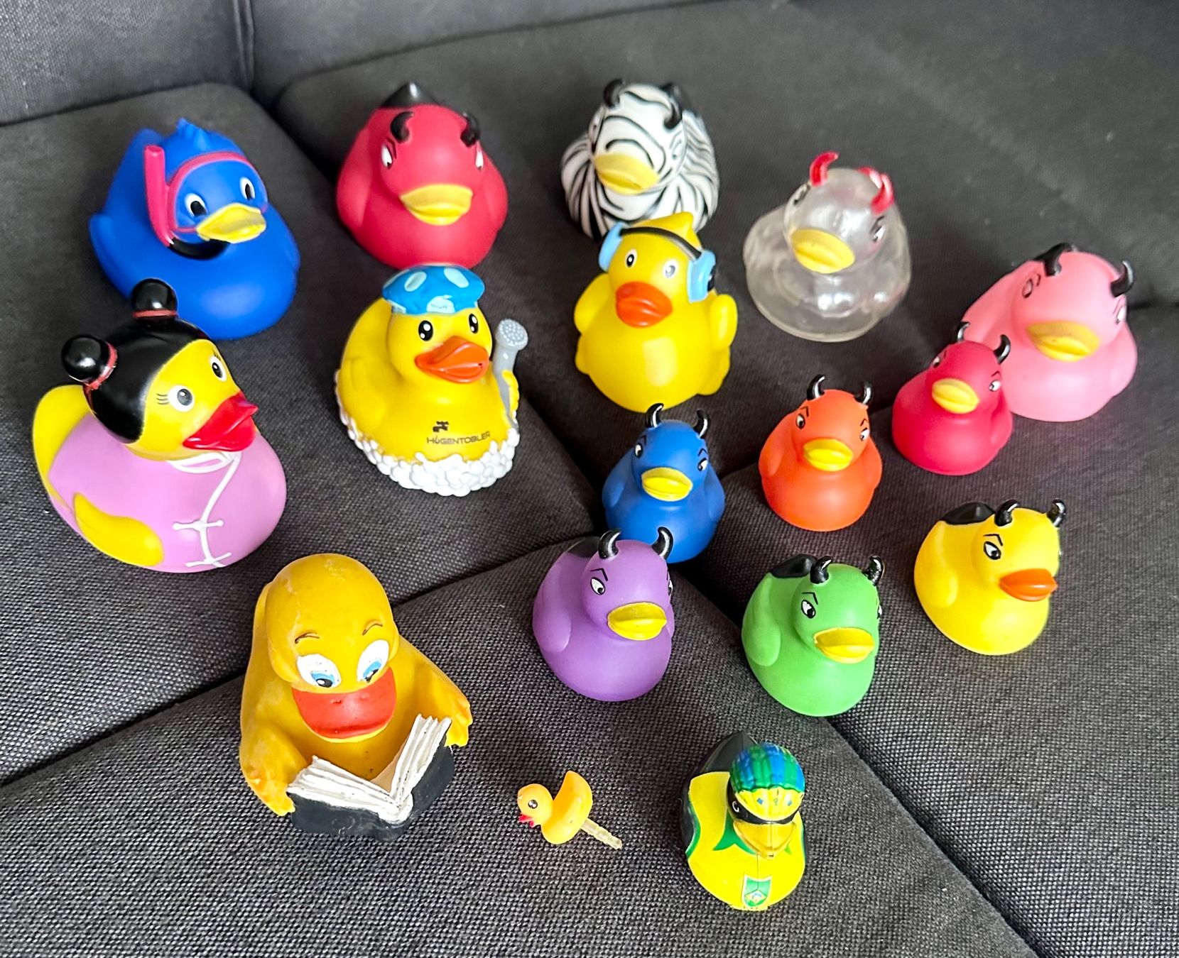Figuren: Badeenten SET 17 Stk mit Treufelchen etc – Gebraucht aus Rickenbach b. Wil von  2