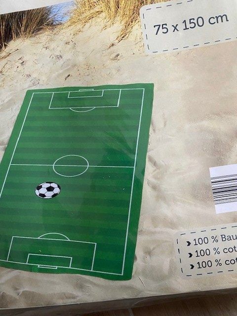 Teli da bagno: neues Badetuch "Fussball" 150 x 75cm – Nuovo (secondo la descrizione) da Staufen venduto da Nasli 1
