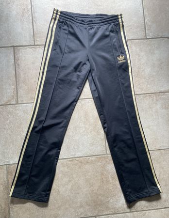 Stylisch: Adidas Trainingshose schwarz/gold Gr.36, neuwertig