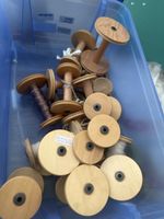 17 Spulen zum Spinnen
