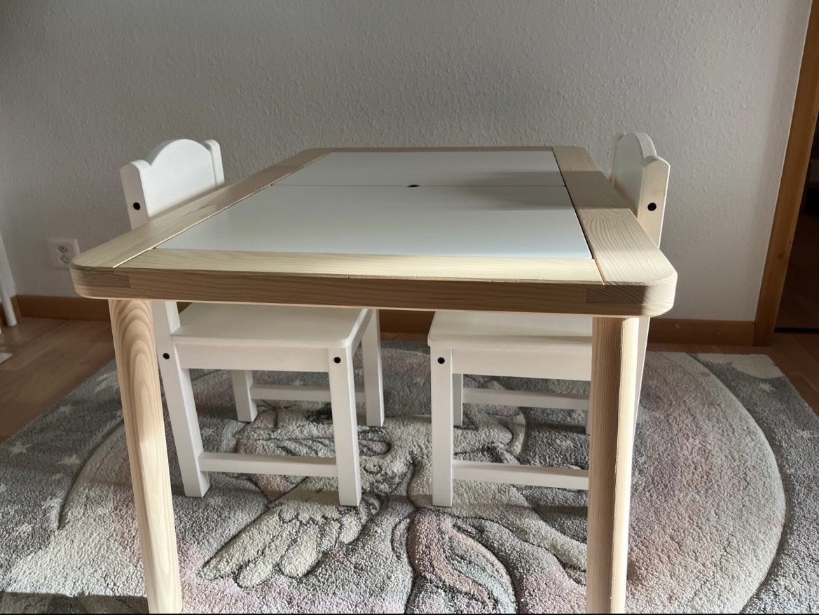 Ikea Ensemble table et chaises: Kindertisch mit 2 Stühle – D'occasion à Bern par Bern.27 2