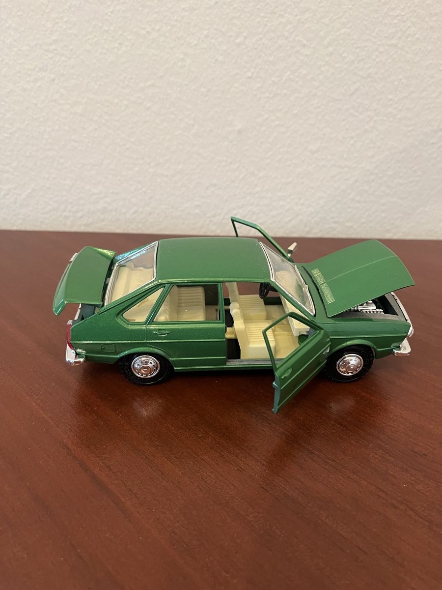 Gama Modellini d'auto: VW Passat von GAMA - Topzustand – Nuovo e nell'imballaggio originale da Wabern venduto da Housi78 4