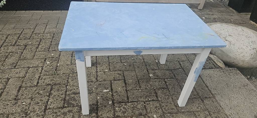 Ikea Tables: Spieltisch für Kinder – D'occasion à Wohlen AG par BozanaT