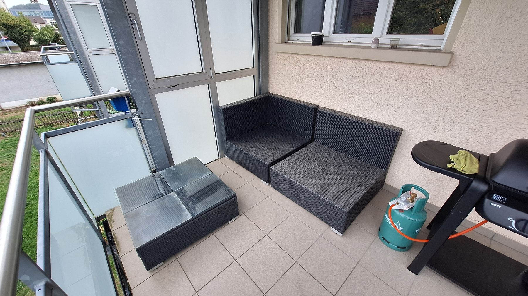 Set di tavolo e panche: Rathan Lounge – Usato da Wil SG venduto da mar_xy6r