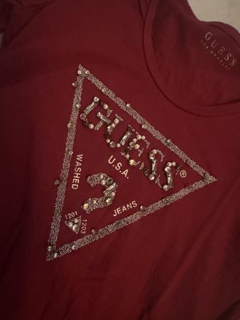 Guess T-Shirt, bordeauxrot mit Strass, Gr. xs